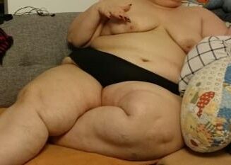 Fantastische SSBBW zeigt einen verrückten fetten Körper