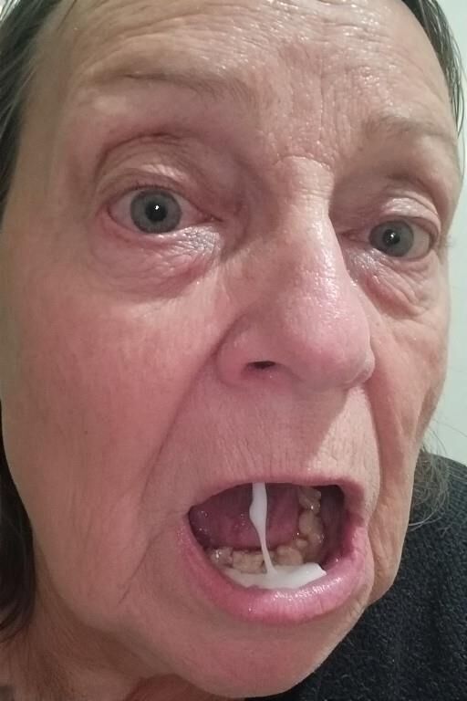 Sperma in Mamas Mund