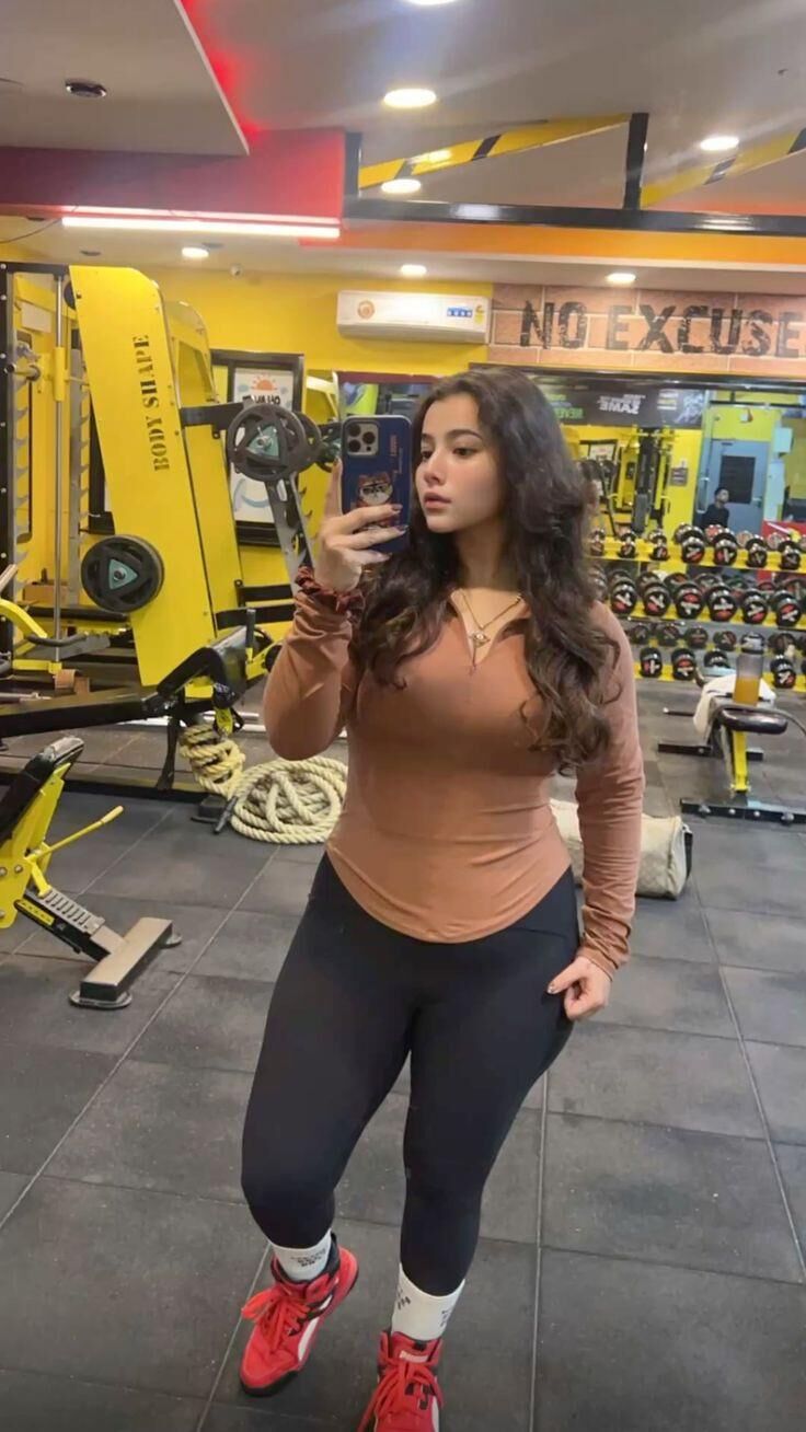 Milfs de balanço e trapaça maduros no escuro