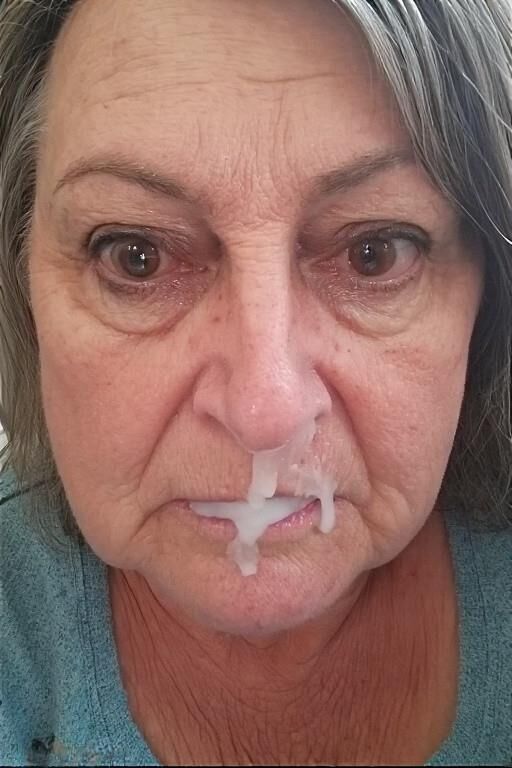 Sperma in Mamas Mund