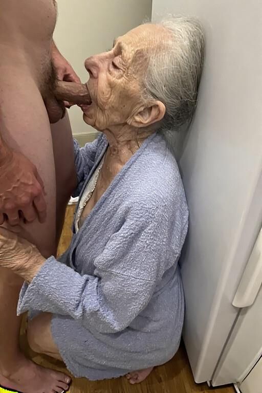 In die Münder der Oma Cumming
