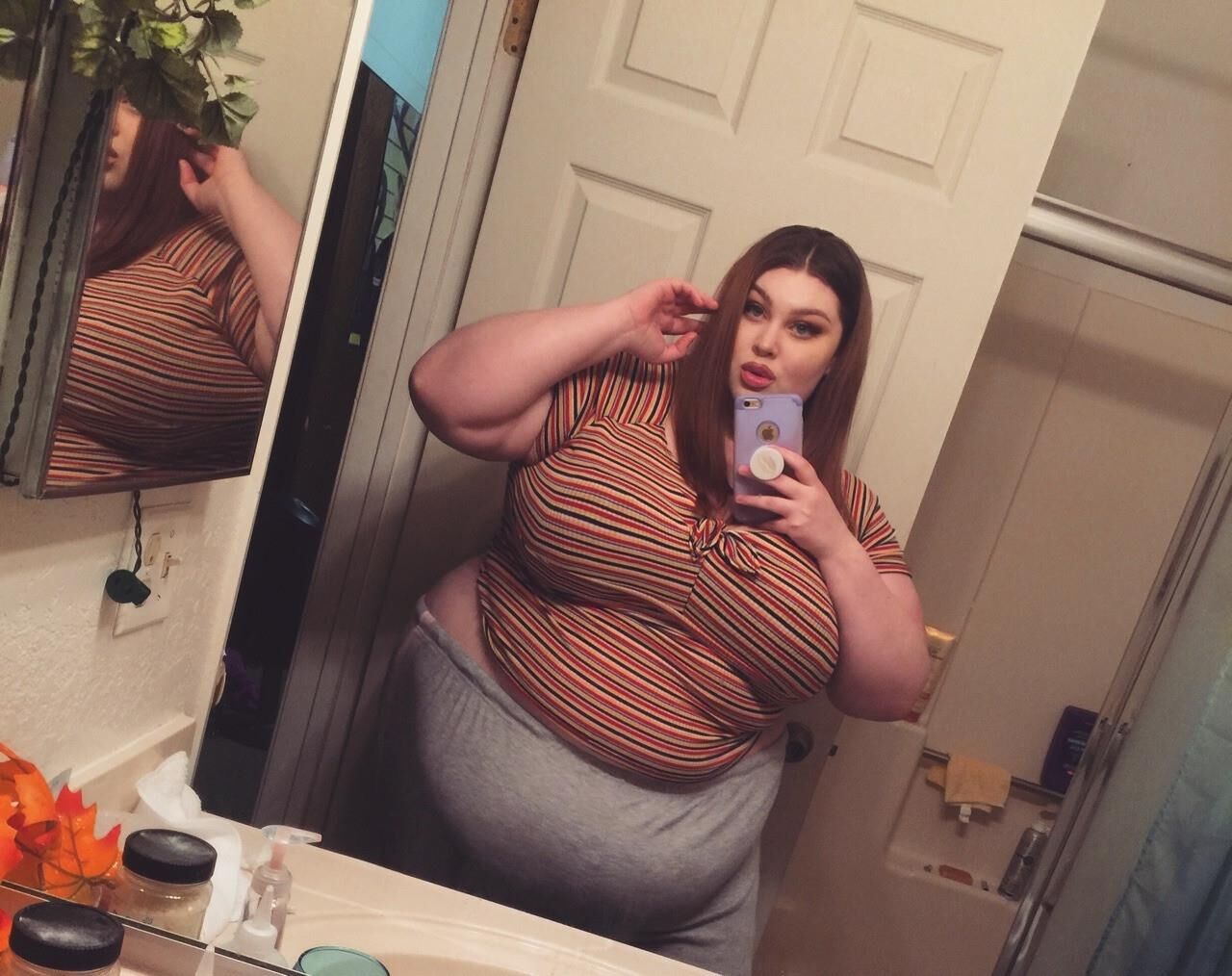 ジーンズ、ズボン、ショートパンツの大手女性