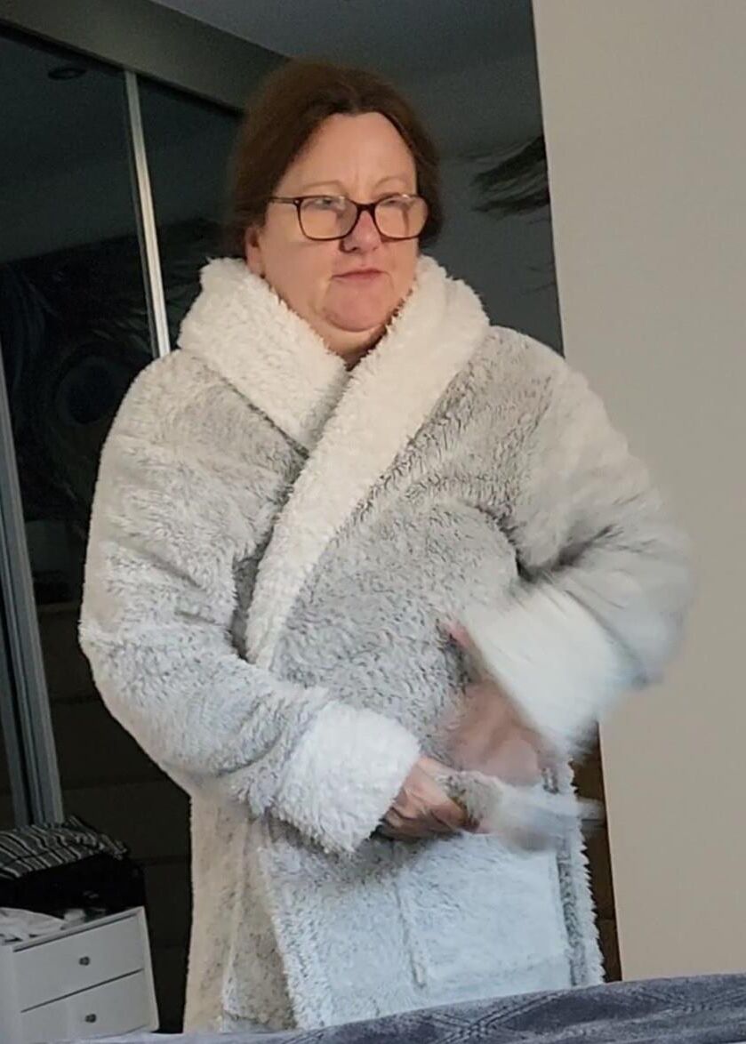 ¿Quieres ver más de esta milf madura gruesa?