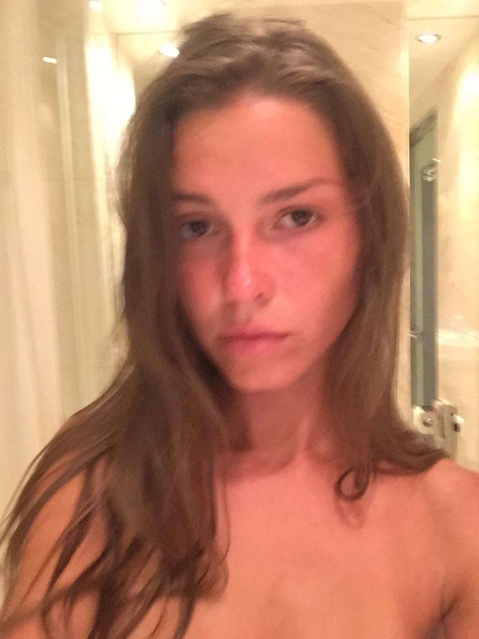 Linda chica espejo selfies desnudos