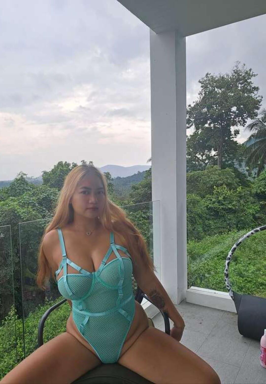 Delicioso juguete tailandés curvilíneo