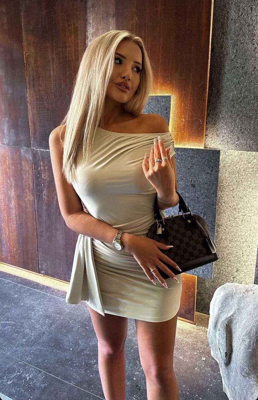 Treinta chicas que conocí aquí este año