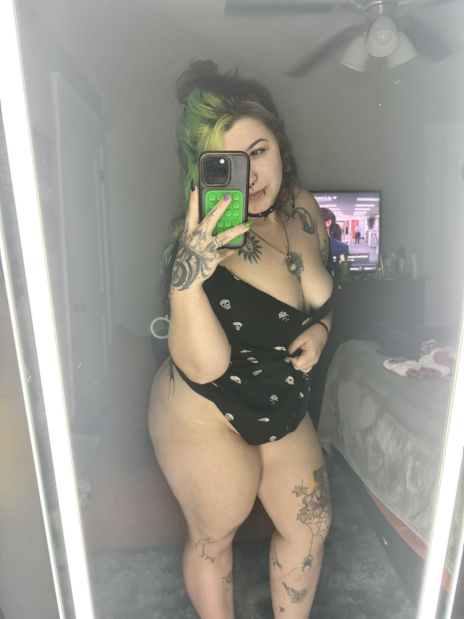Lyssa Big Butt Big Tits Tätowierte durchbohrte BBWGirl gemischte heiße Aufnahmen