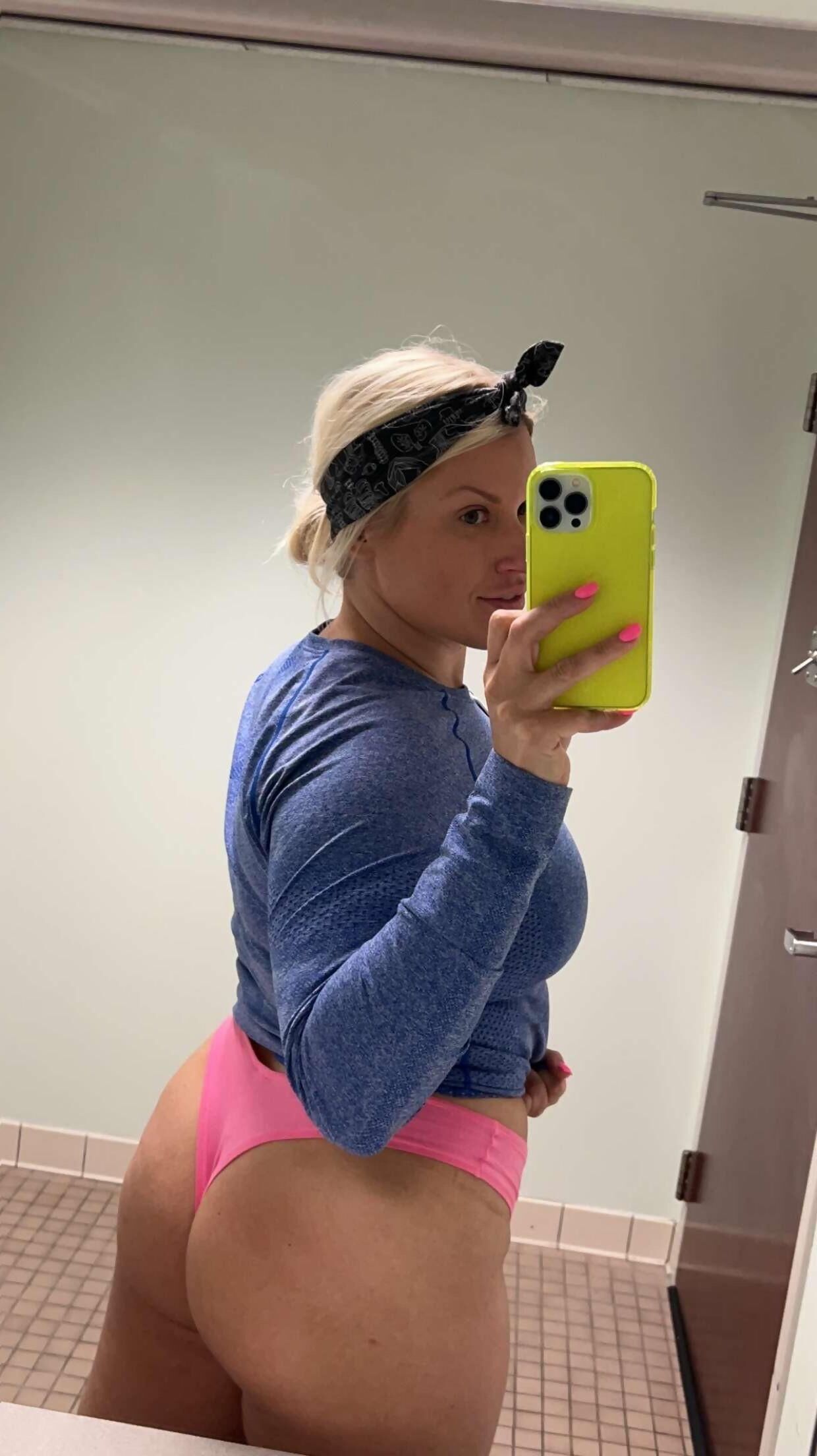 MILF rubia
