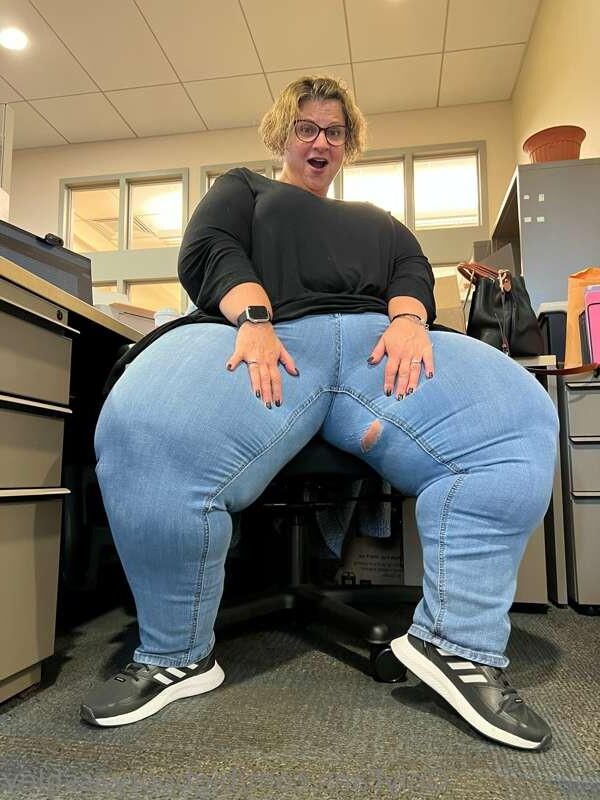 ジーンズ、ズボン、ショートパンツの大手女性
