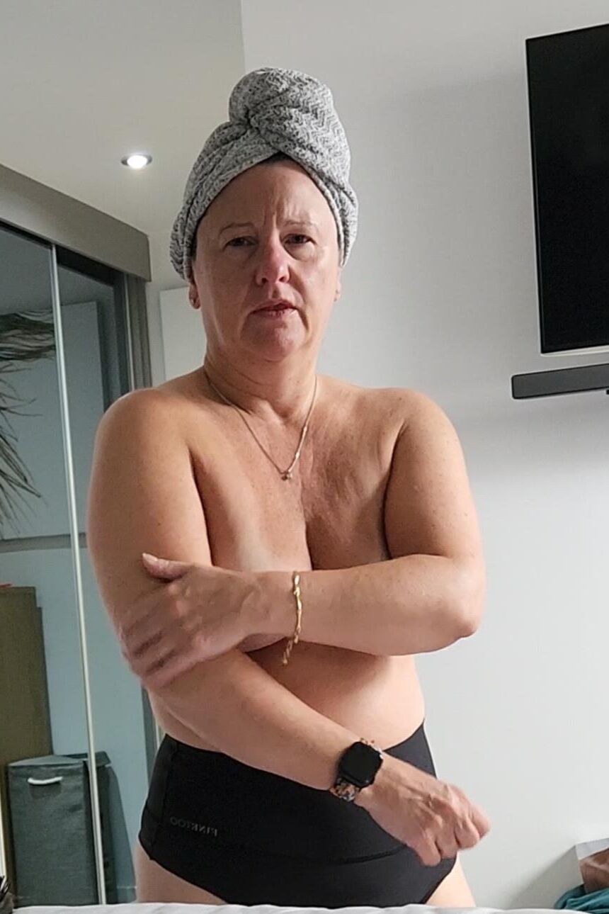 ¿Quieres ver más de esta milf madura gruesa?