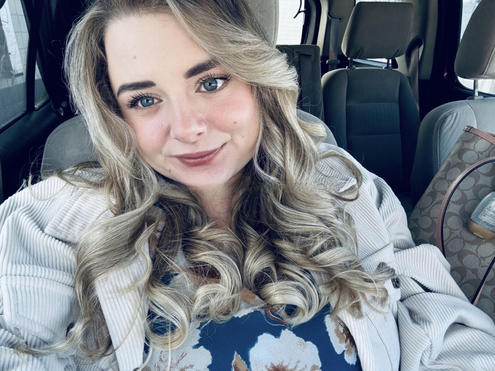 Lorelei Giant Boobs kurvige wunderschöne blonde Frau gemischte heiße Schüsse