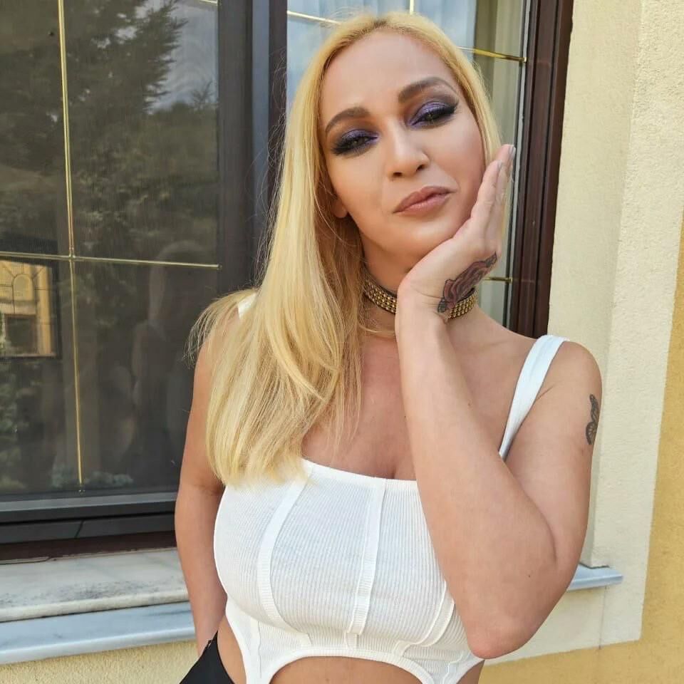 Larissa Big Butt Big Boobs loira Brasil Anal Milf Mixed Hot Sho