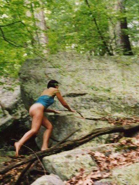 novia desnuda en el lago