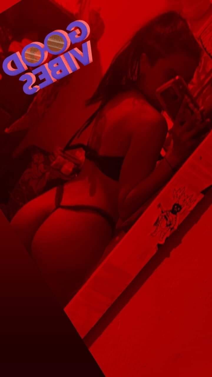 スキニーラティーナロッサナB.黒い下着ネット女の露出