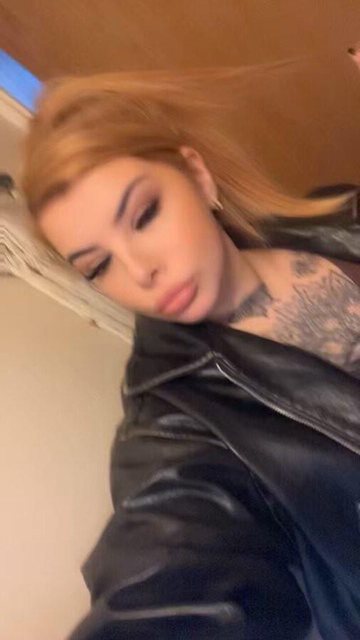 Reine Crystal Findom