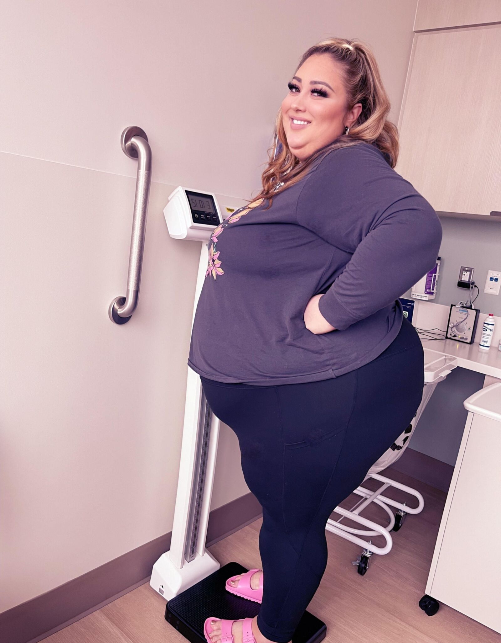 ジーンズ、ズボン、ショートパンツの大手女性