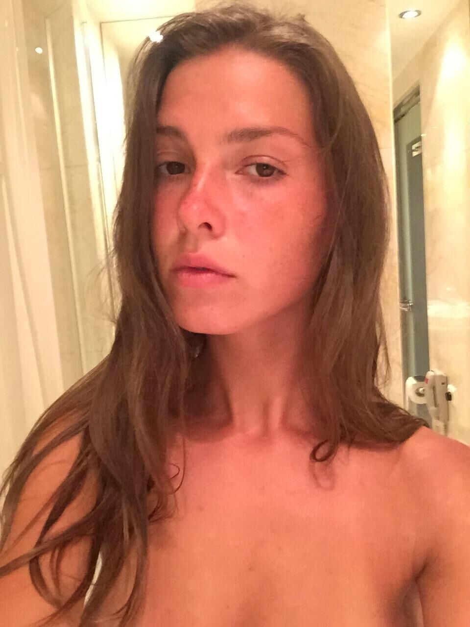 Linda chica espejo selfies desnudos