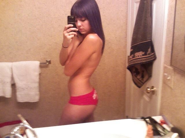 Super Fit Burnette Teen Selfies
