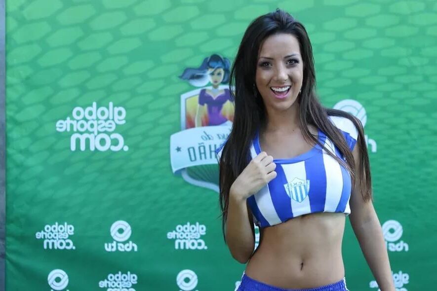 Carol Big Butt Big Boobs Brasilianisch YouTuber Girl gemischt heiße Schüsse