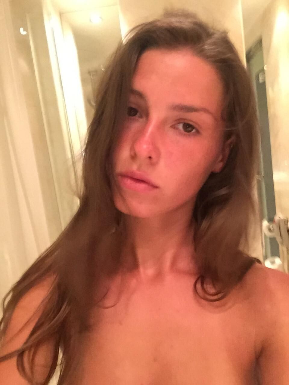 Linda chica espejo selfies desnudos