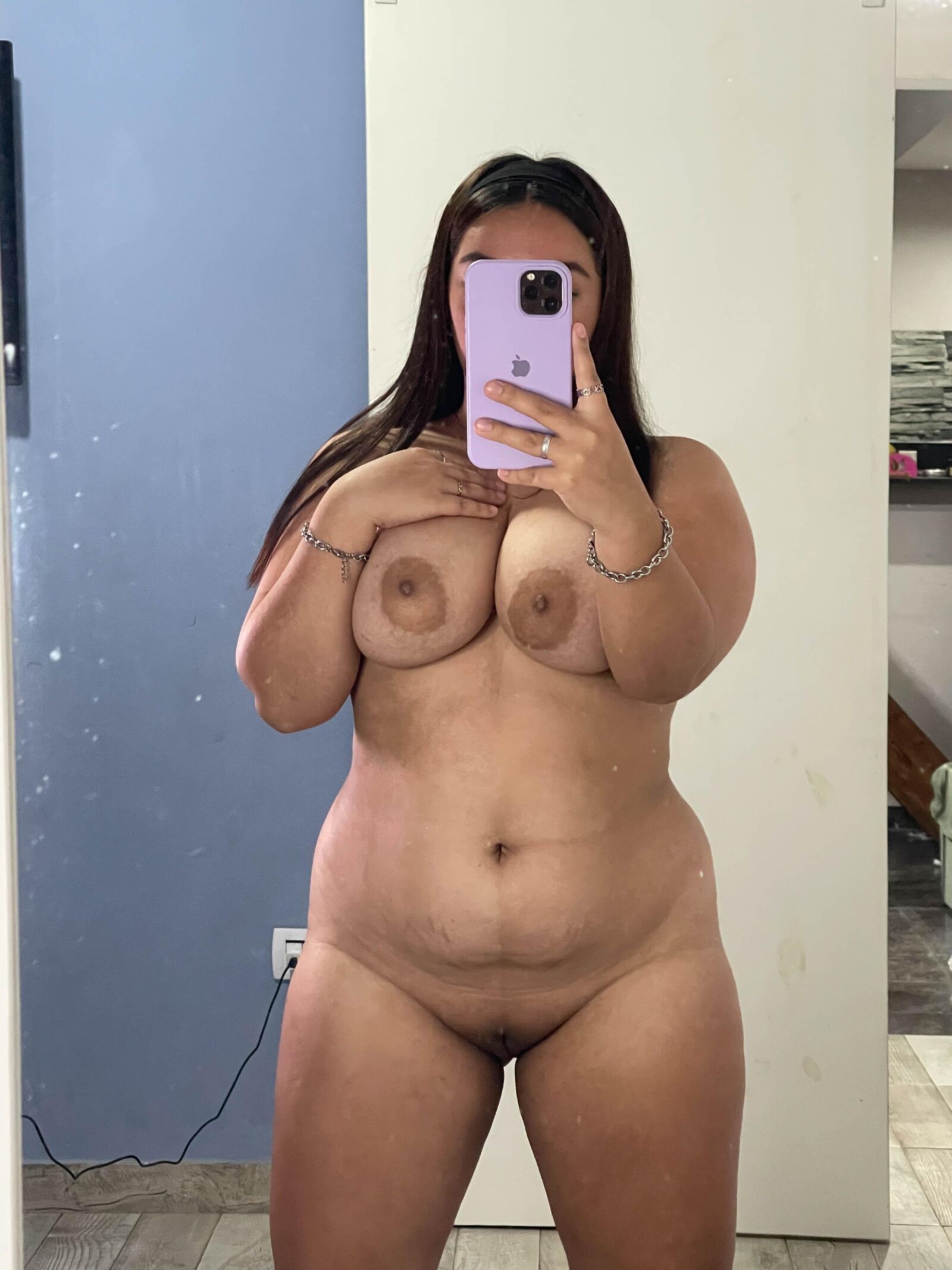 Adolescente morena gordita