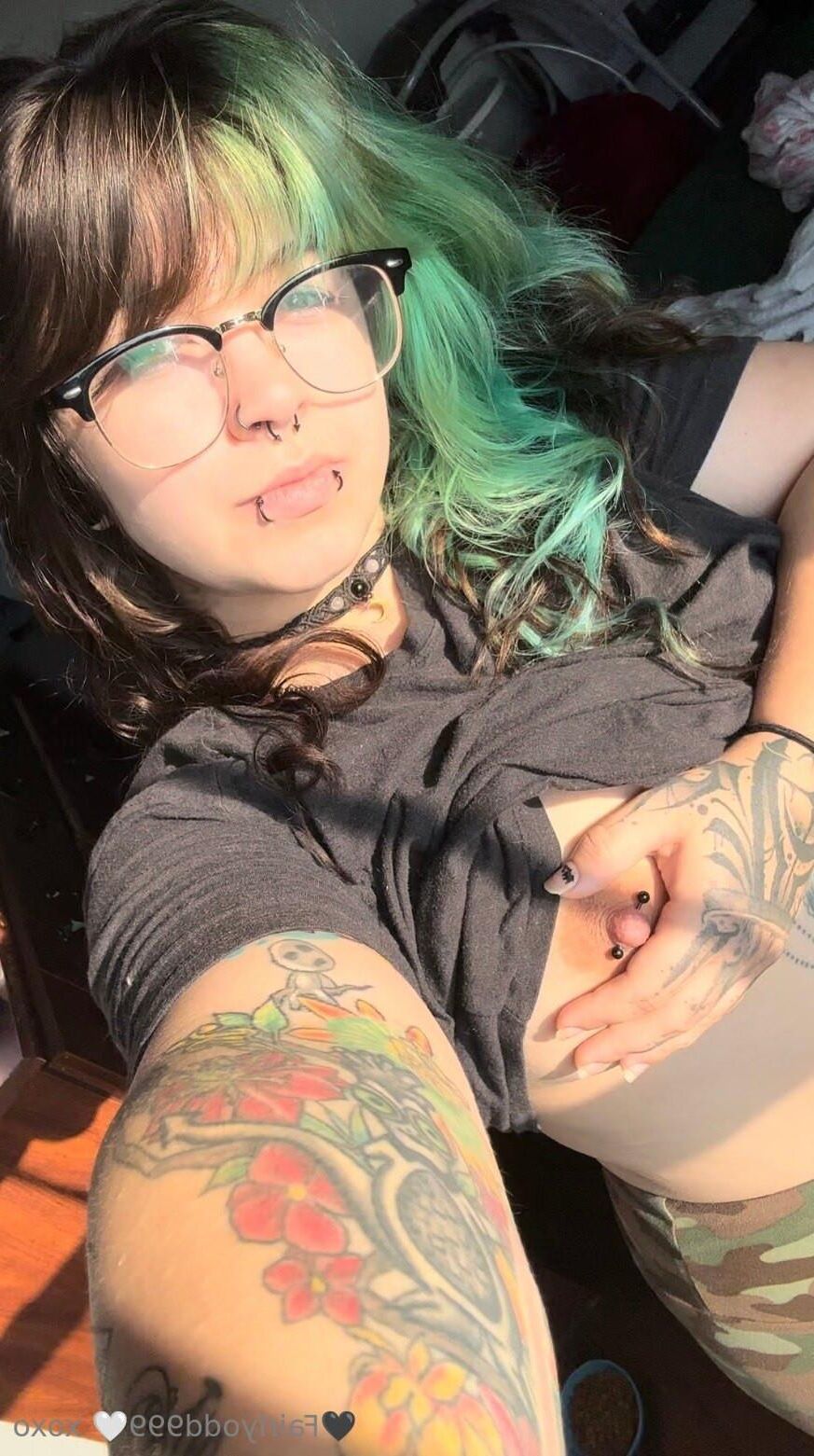 Lyssa Big Butt Big Tits Tätowierte durchbohrte BBWGirl gemischte heiße Aufnahmen