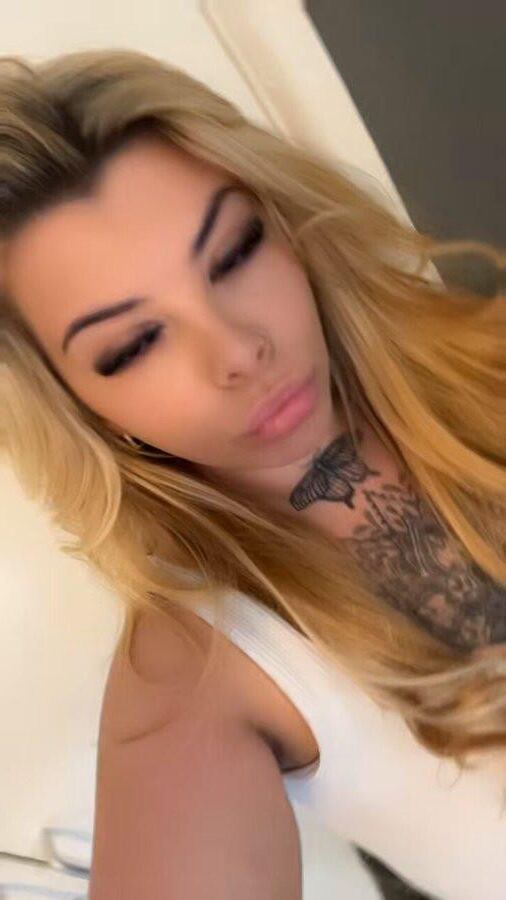 Reine Crystal Findom