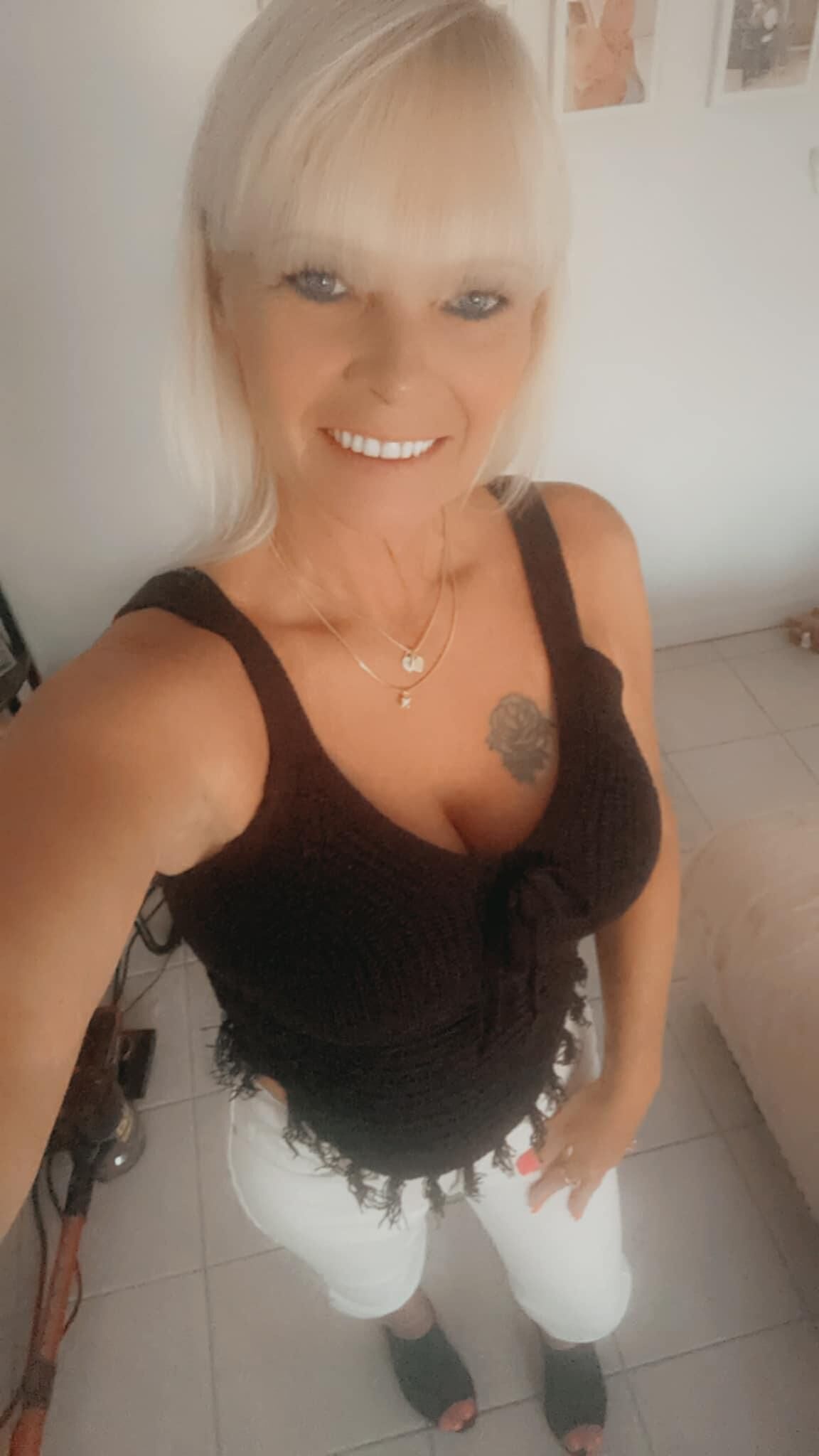 Tami Binnion Mature Amateur Model