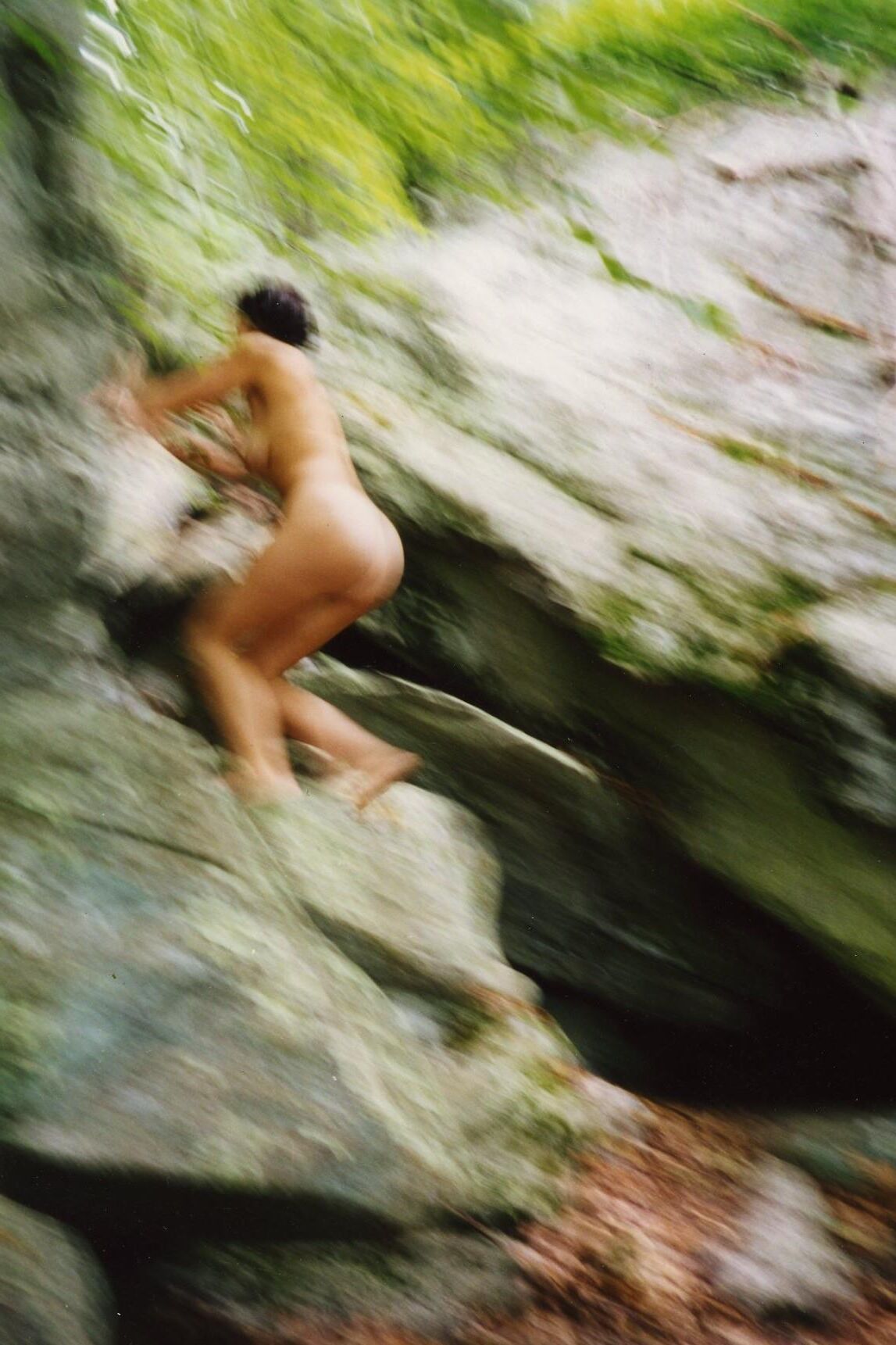 novia desnuda en el lago