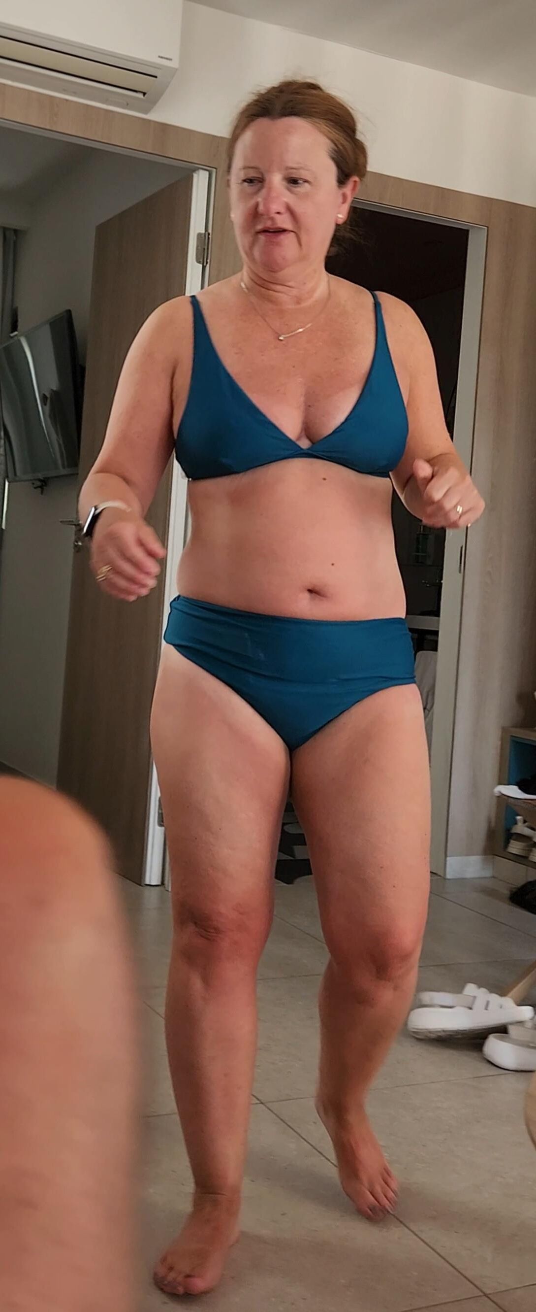 ¿Quieres ver más de esta milf madura gruesa?