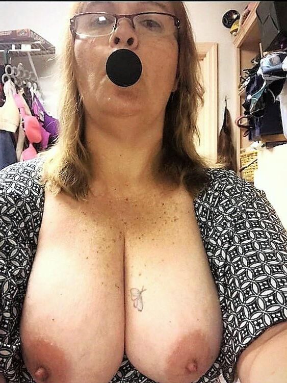 O marido de Bbw \ a bate regularmente e ela o ama por isso