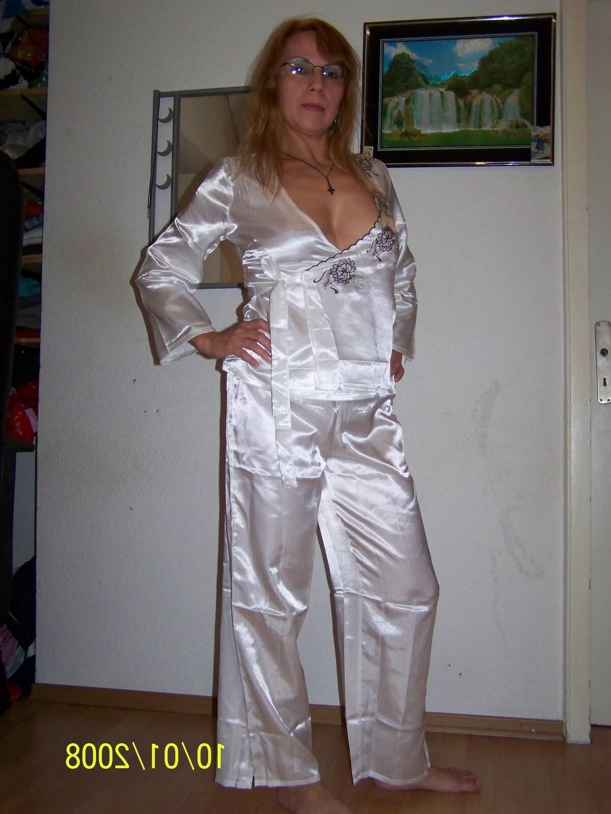 Sexy Housewife Milf