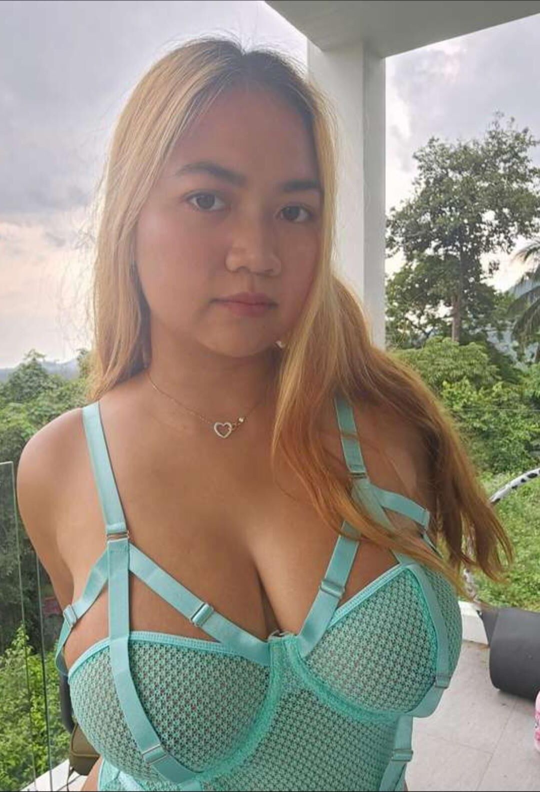 Delicioso juguete tailandés curvilíneo