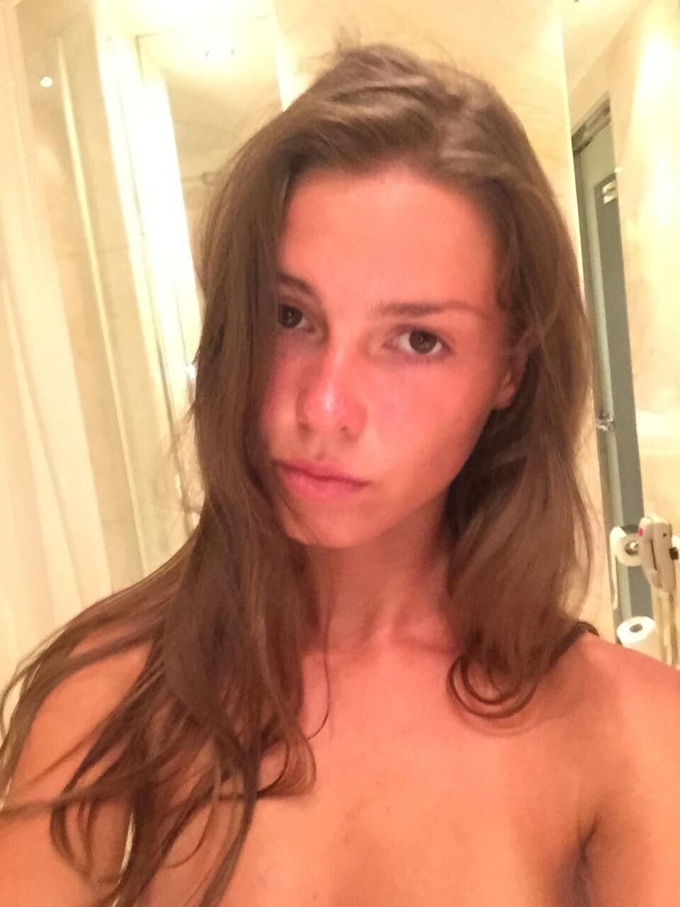 Linda chica espejo selfies desnudos