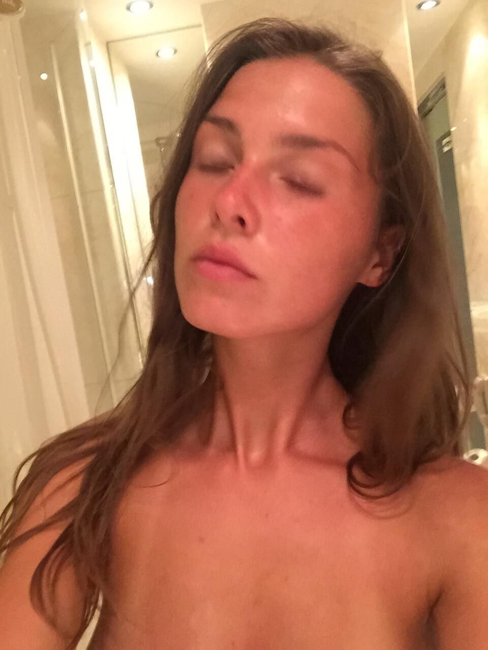 Linda chica espejo selfies desnudos