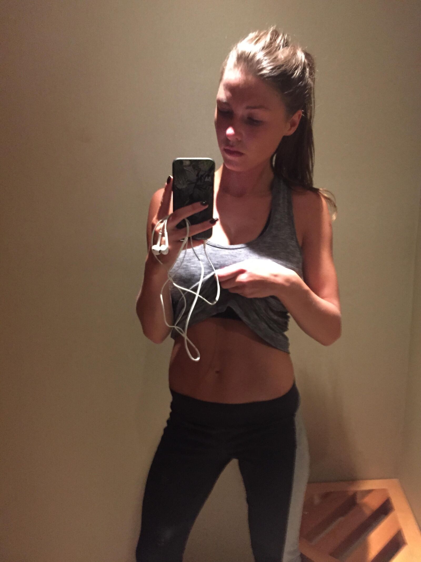 Linda chica espejo selfies desnudos