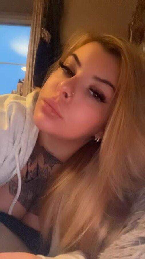 Reine Crystal Findom