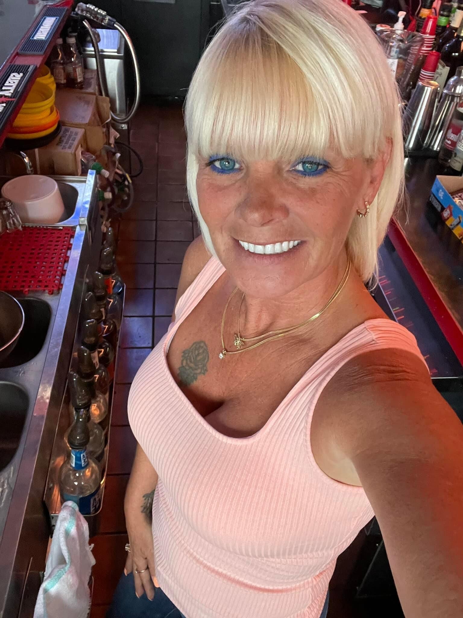 Tami Binnion Mature Amateur Model