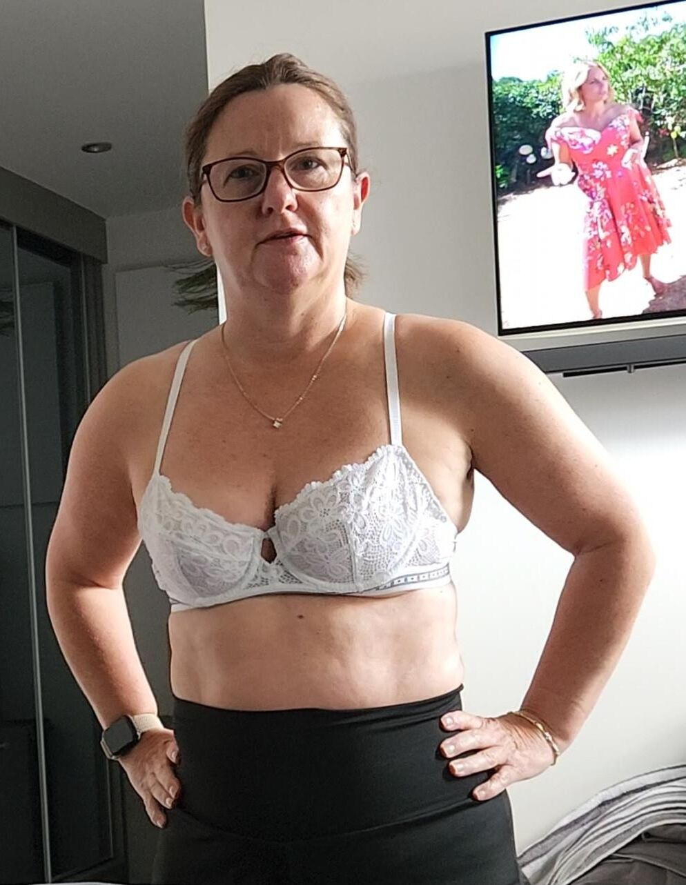 ¿Quieres ver más de esta milf madura gruesa?
