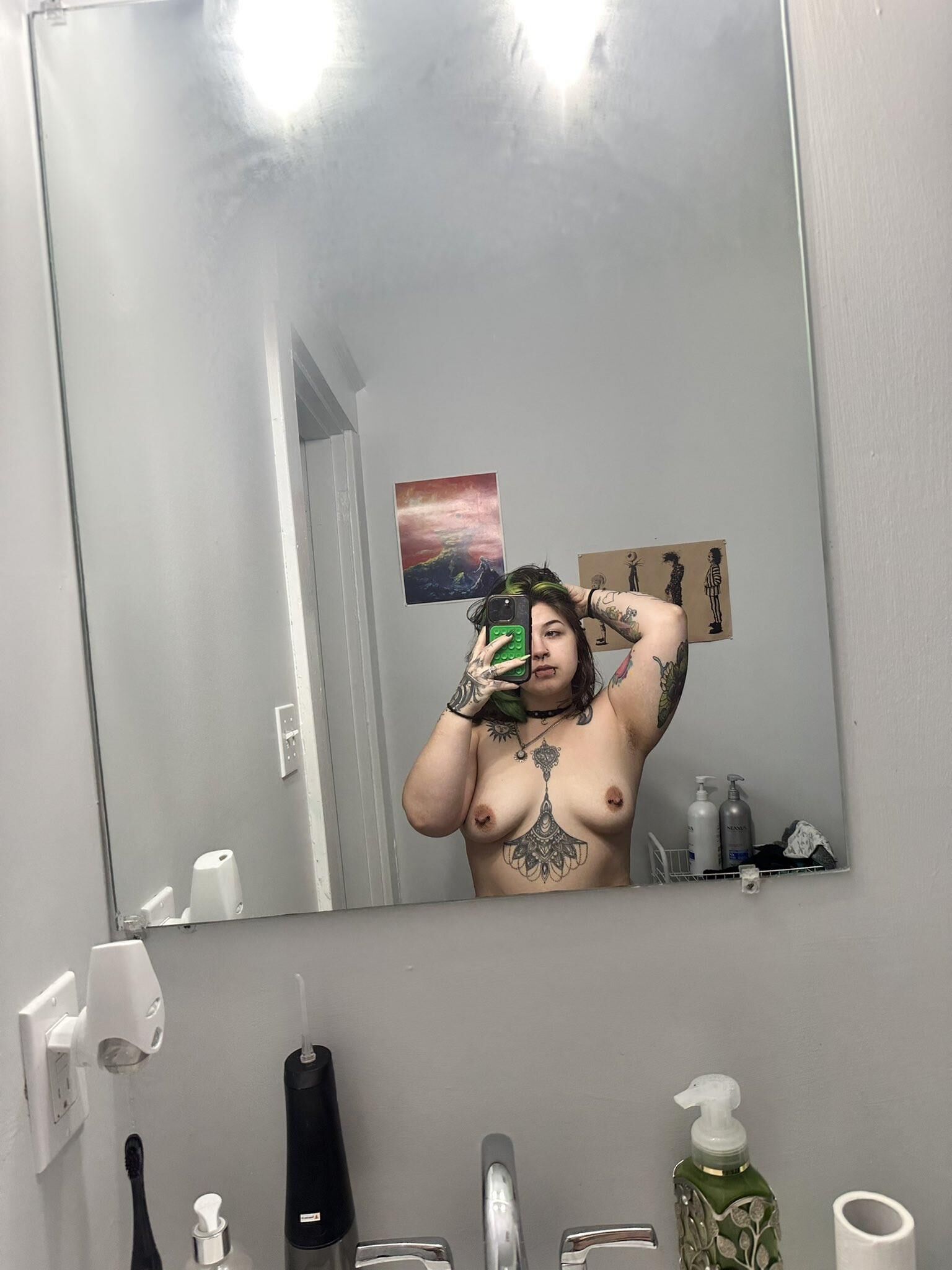 Lyssa Big Butt Big Tits Tätowierte durchbohrte BBWGirl gemischte heiße Aufnahmen
