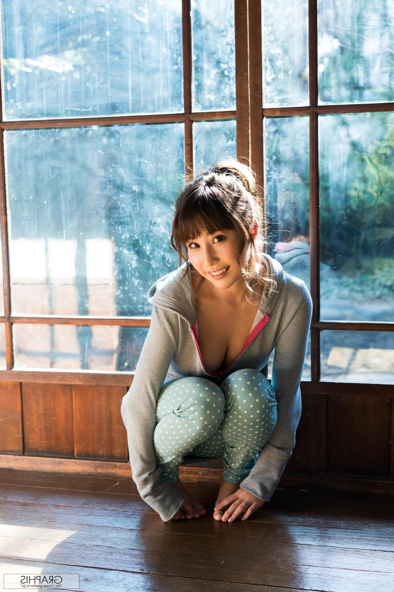 Syunka Ayami Graphisgals Sunbeams Leaves