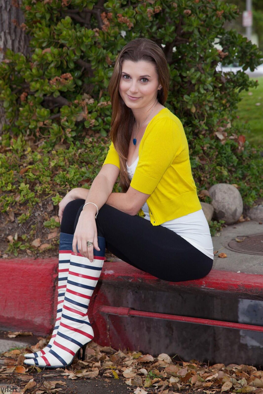 ガソリンブーツのShelby Dompnier