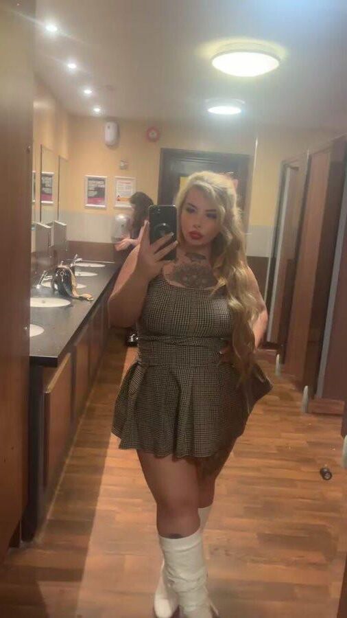 Reine Crystal Findom