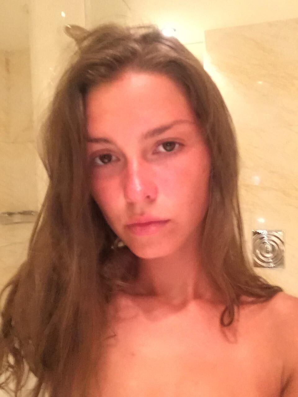 Linda chica espejo selfies desnudos