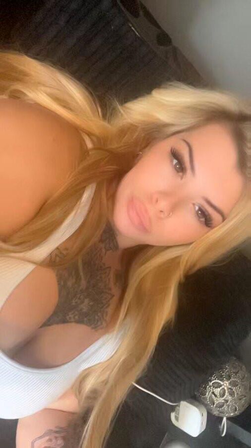 Reine Crystal Findom