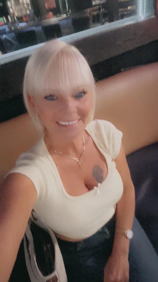 Tami Binnion Mature Amateur Model
