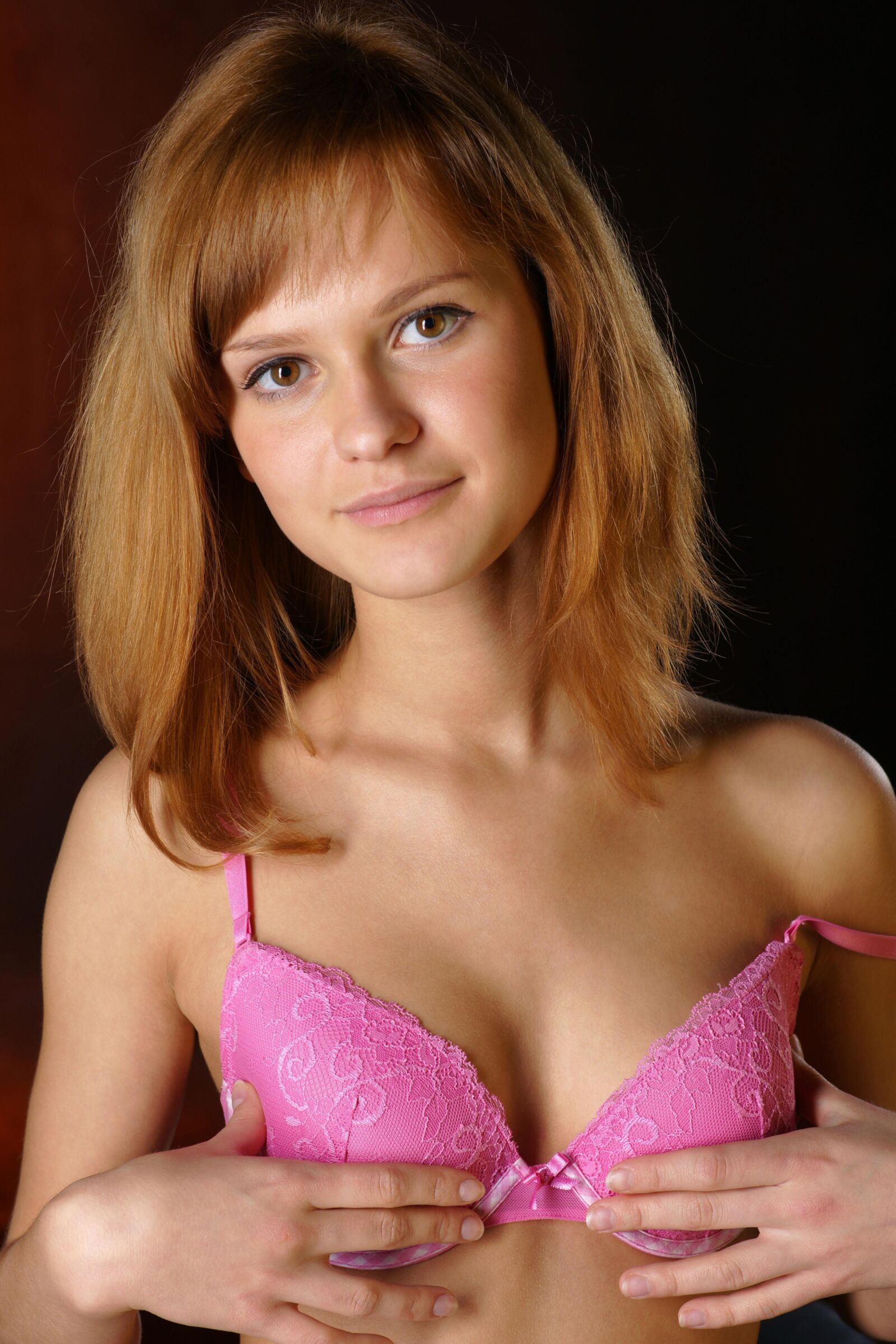 Belle rousse Darien se nue