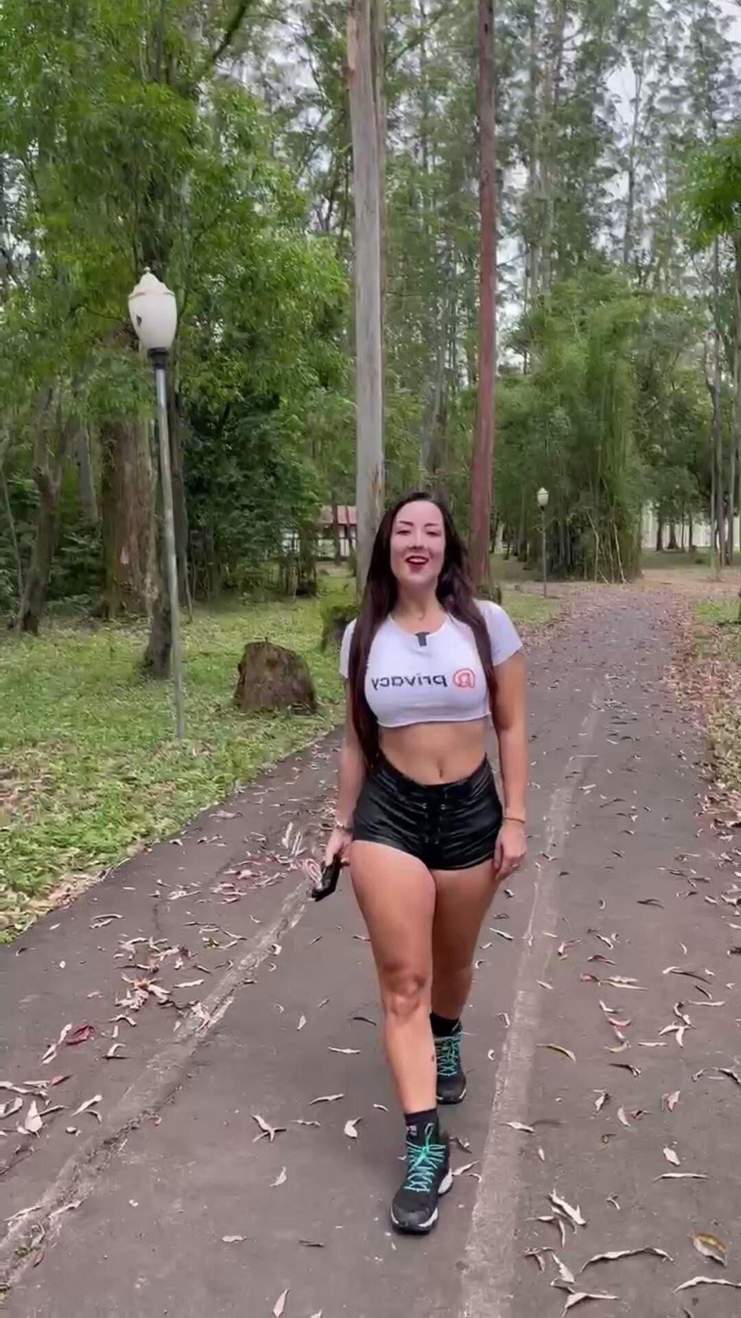 Carol Big Butt Big Boobs Brasilianisch YouTuber Girl gemischt heiße Schüsse