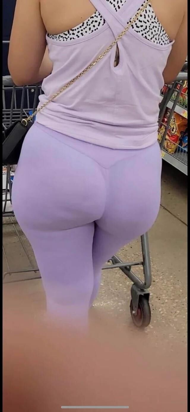 Candid Pawgs Leggings
