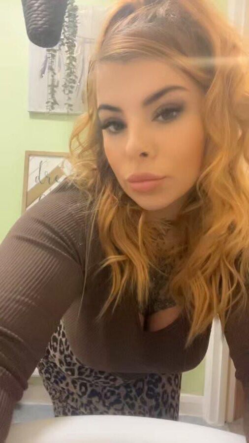 Reine Crystal Findom
